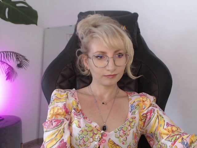 CinderellaMoon live cam on BongaCams