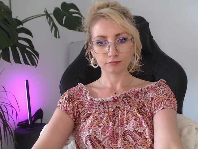 CinderellaMoon live cam on BongaCams