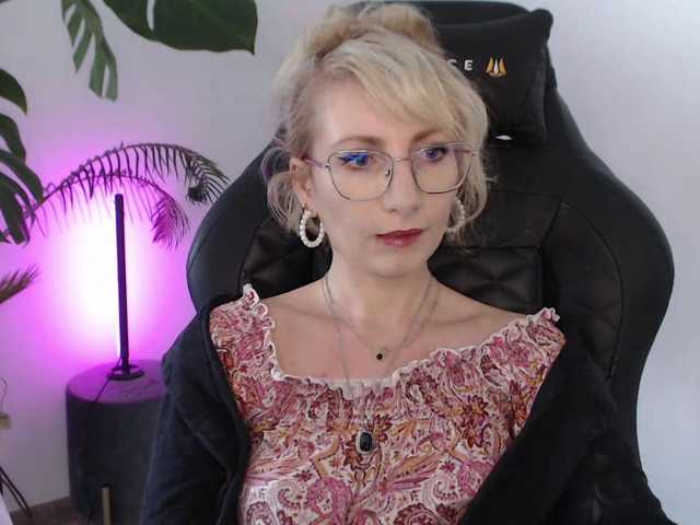 CinderellaMoon live cam on BongaCams