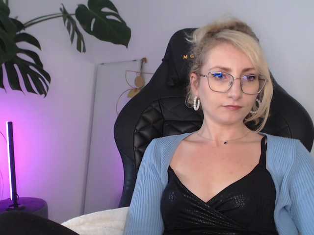 CinderellaMoon live cam on BongaCams