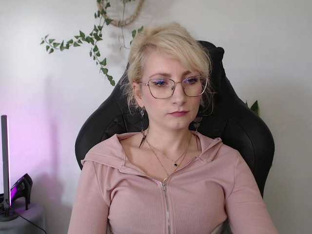 CinderellaMoon live cam on BongaCams
