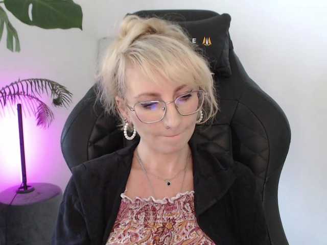 CinderellaMoon live cam on BongaCams