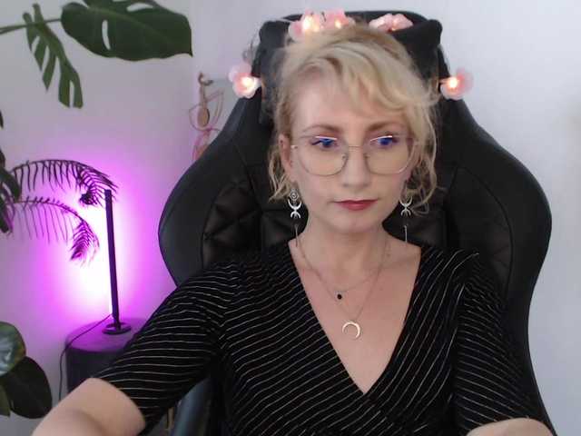 CinderellaMoon live cam on BongaCams