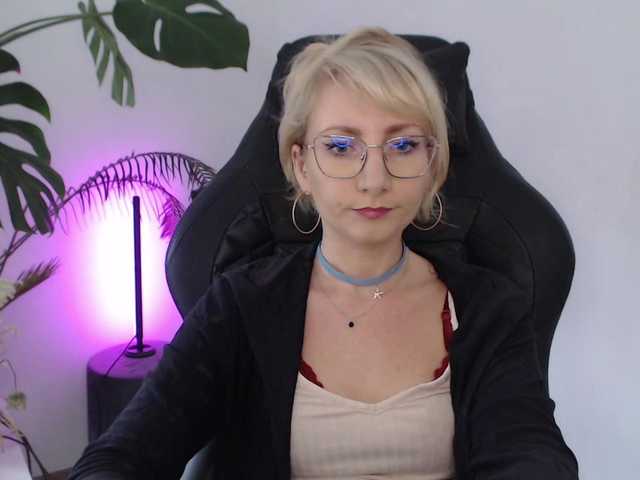 CinderellaMoon live cam on UnifiedCams