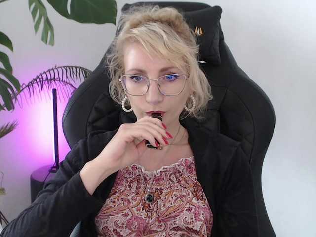 CinderellaMoon live cam on BongaCams