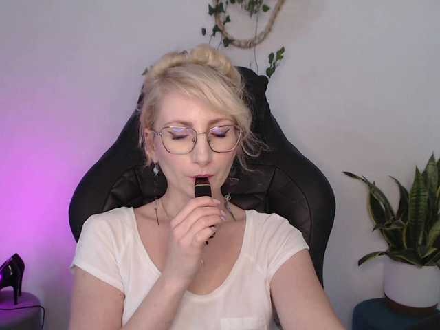 CinderellaMoon live cam on BongaCams
