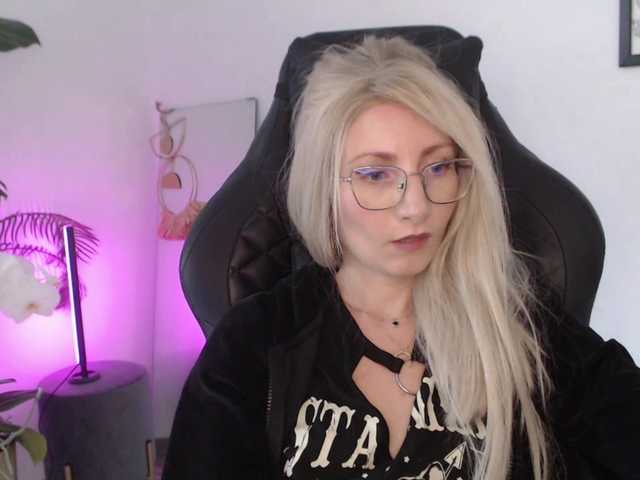 CinderellaMoon live cam on BongaCams