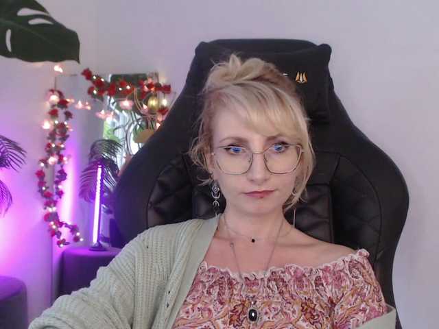 CinderellaMoon live cam on BongaCams