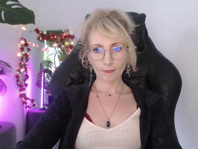 CinderellaMoon live cam on BongaCams
