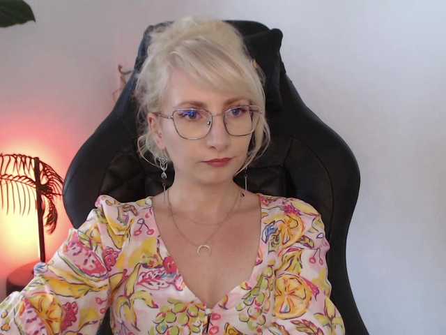 CinderellaMoon live cam on BongaCams