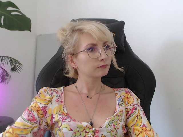 CinderellaMoon live cam on BongaCams