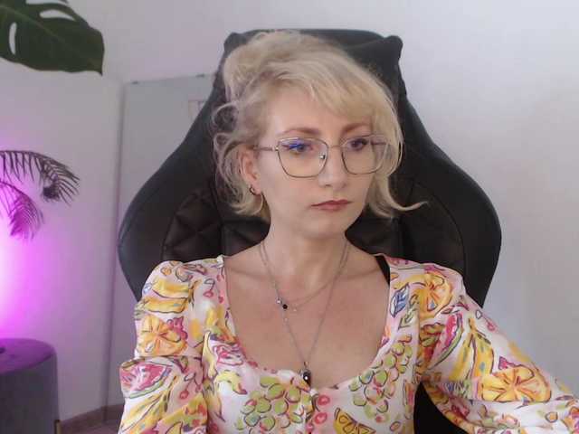CinderellaMoon live cam on BongaCams