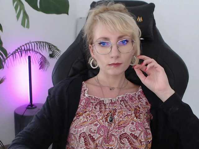 CinderellaMoon live cam on BongaCams