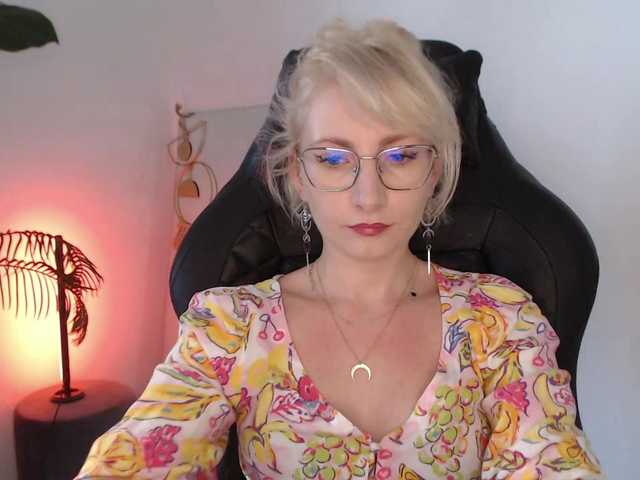 CinderellaMoon live cam on BongaCams