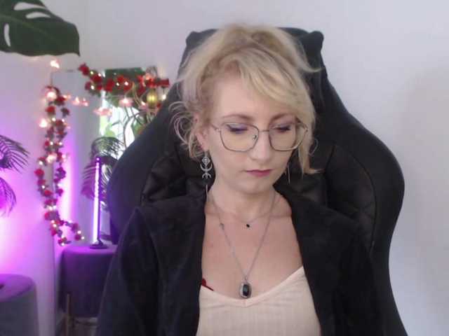 CinderellaMoon live cam on BongaCams