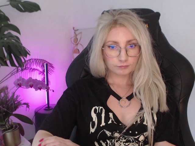 CinderellaMoon live cam on BongaCams