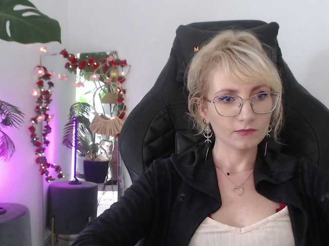 CinderellaMoon live cam on BongaCams