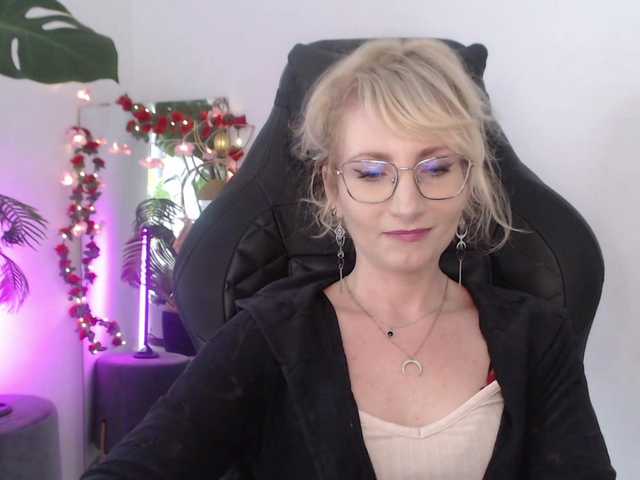 CinderellaMoon live cam on BongaCams