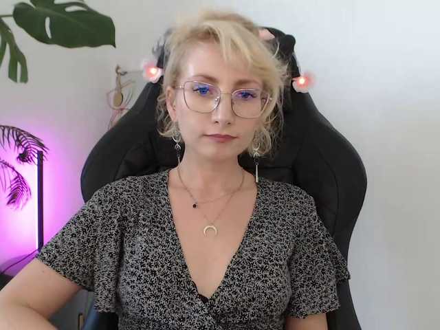 CinderellaMoon live cam on BongaCams