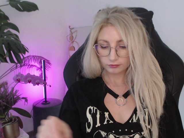CinderellaMoon live cam on BongaCams