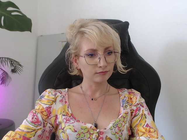 CinderellaMoon live cam on BongaCams