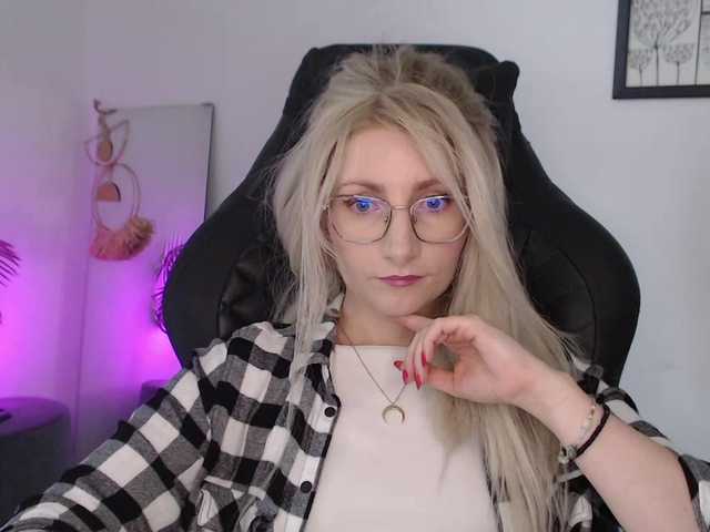 CinderellaMoon live cam on BongaCams