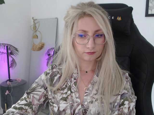 CinderellaMoon live cam on BongaCams