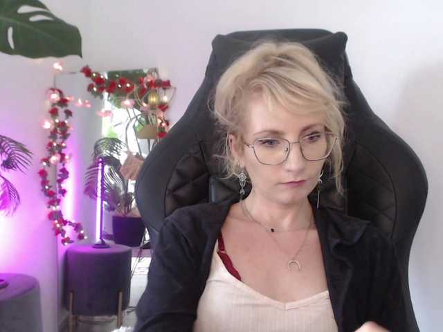 CinderellaMoon live cam on BongaCams