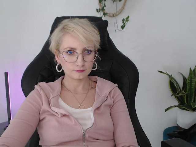 CinderellaMoon live cam on BongaCams