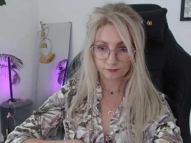 CinderellaMoon live cam on BongaCams