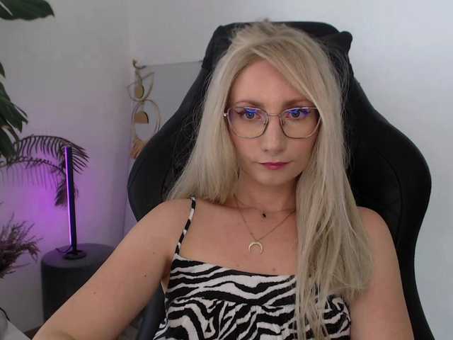 CinderellaMoon live cam on BongaCams