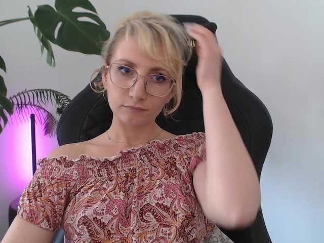 CinderellaMoon live cam on BongaCams