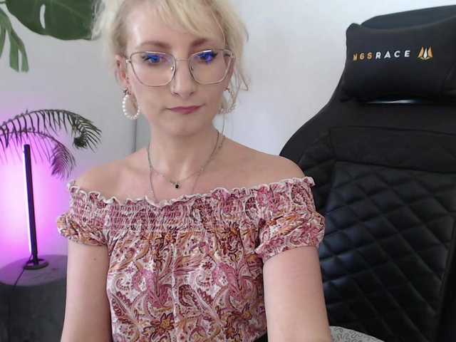 CinderellaMoon live cam on BongaCams