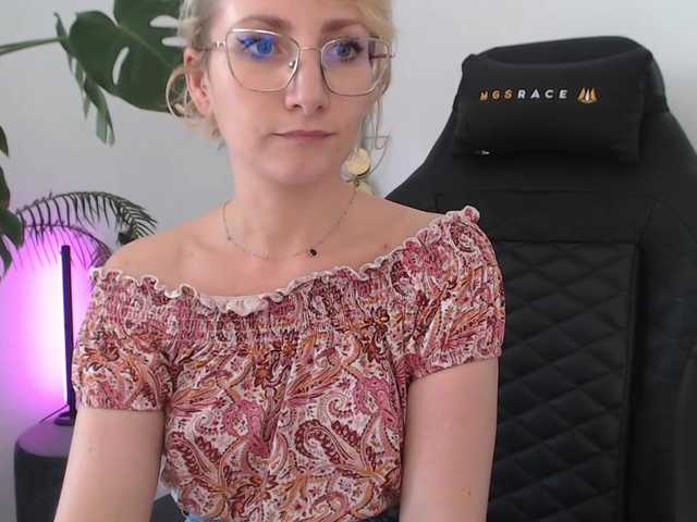 CinderellaMoon live cam on BongaCams