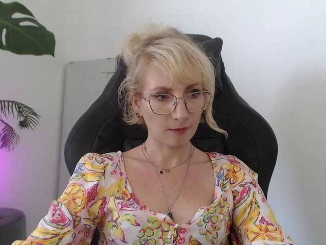 CinderellaMoon live cam on BongaCams