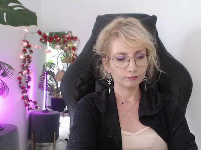 CinderellaMoon live cam on BongaCams