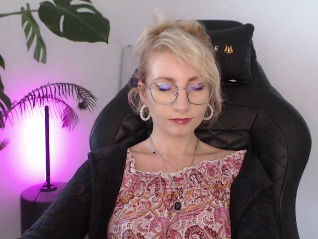 CinderellaMoon live cam on BongaCams