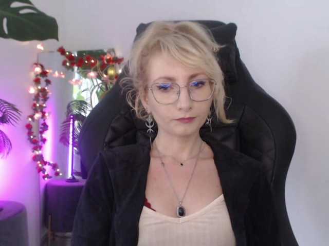 CinderellaMoon live cam on BongaCams