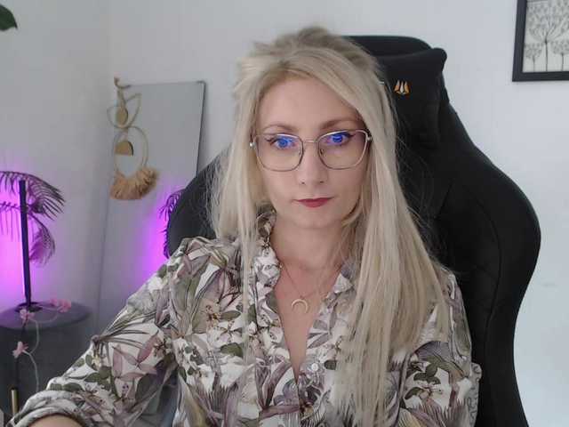 CinderellaMoon live cam on BongaCams