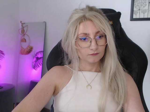 CinderellaMoon live cam on BongaCams