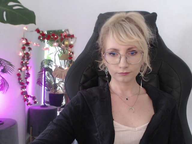 CinderellaMoon live cam on BongaCams