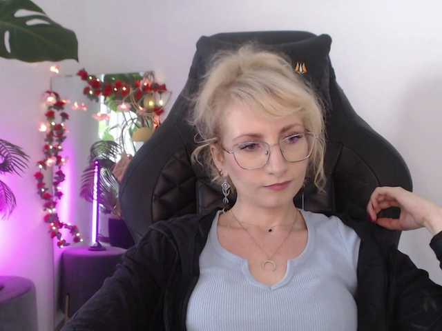 CinderellaMoon live cam on BongaCams