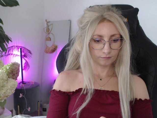 CinderellaMoon live cam on BongaCams