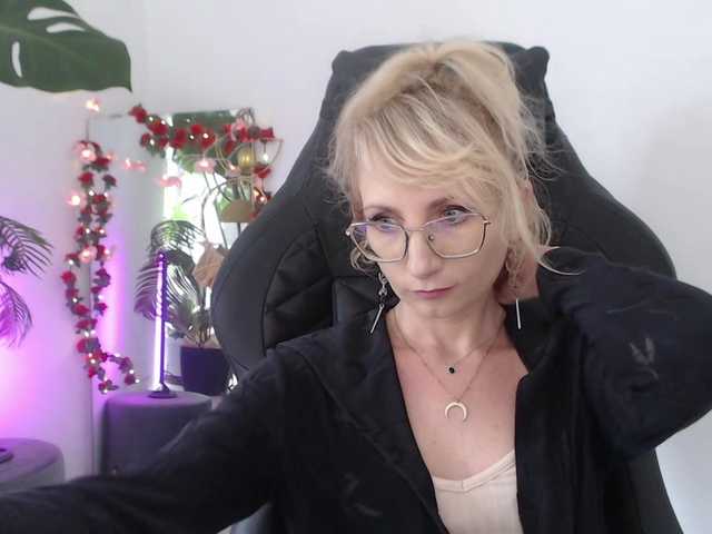 CinderellaMoon live cam on BongaCams