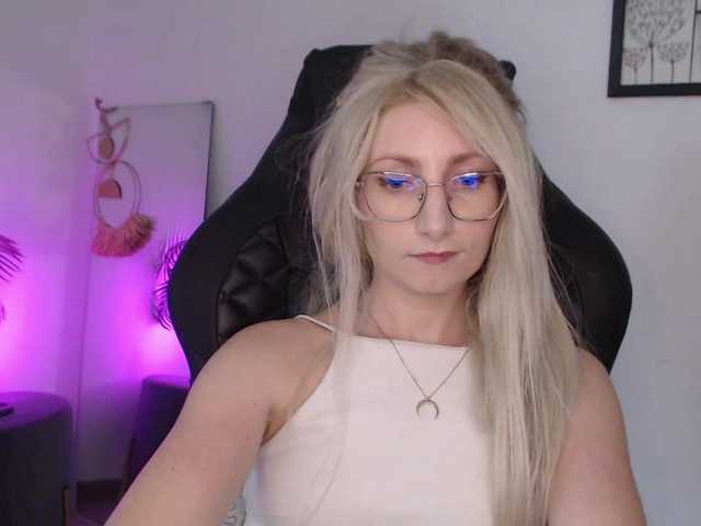 CinderellaMoon live cam on BongaCams