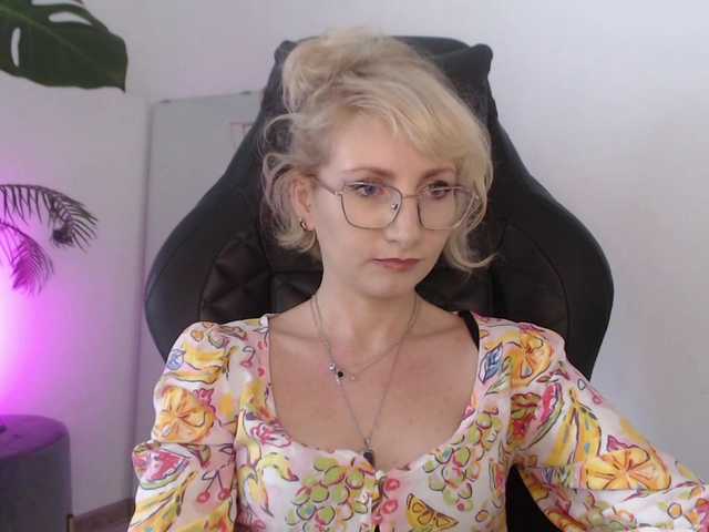 CinderellaMoon live cam on BongaCams