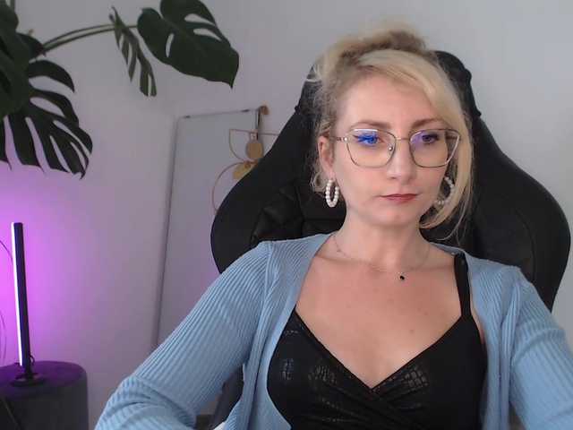 CinderellaMoon live cam on BongaCams