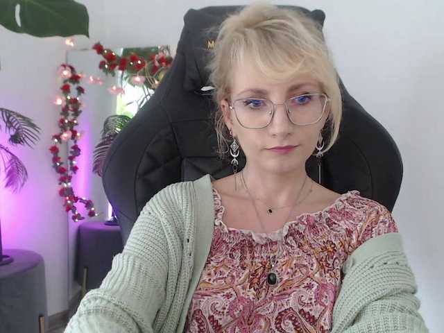 CinderellaMoon live cam on BongaCams