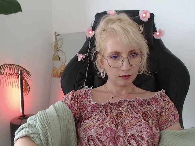 CinderellaMoon live cam on BongaCams