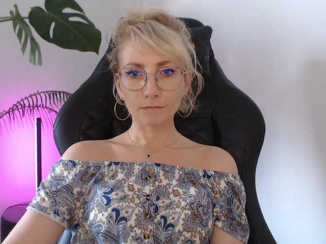 CinderellaMoon live cam on BongaCams